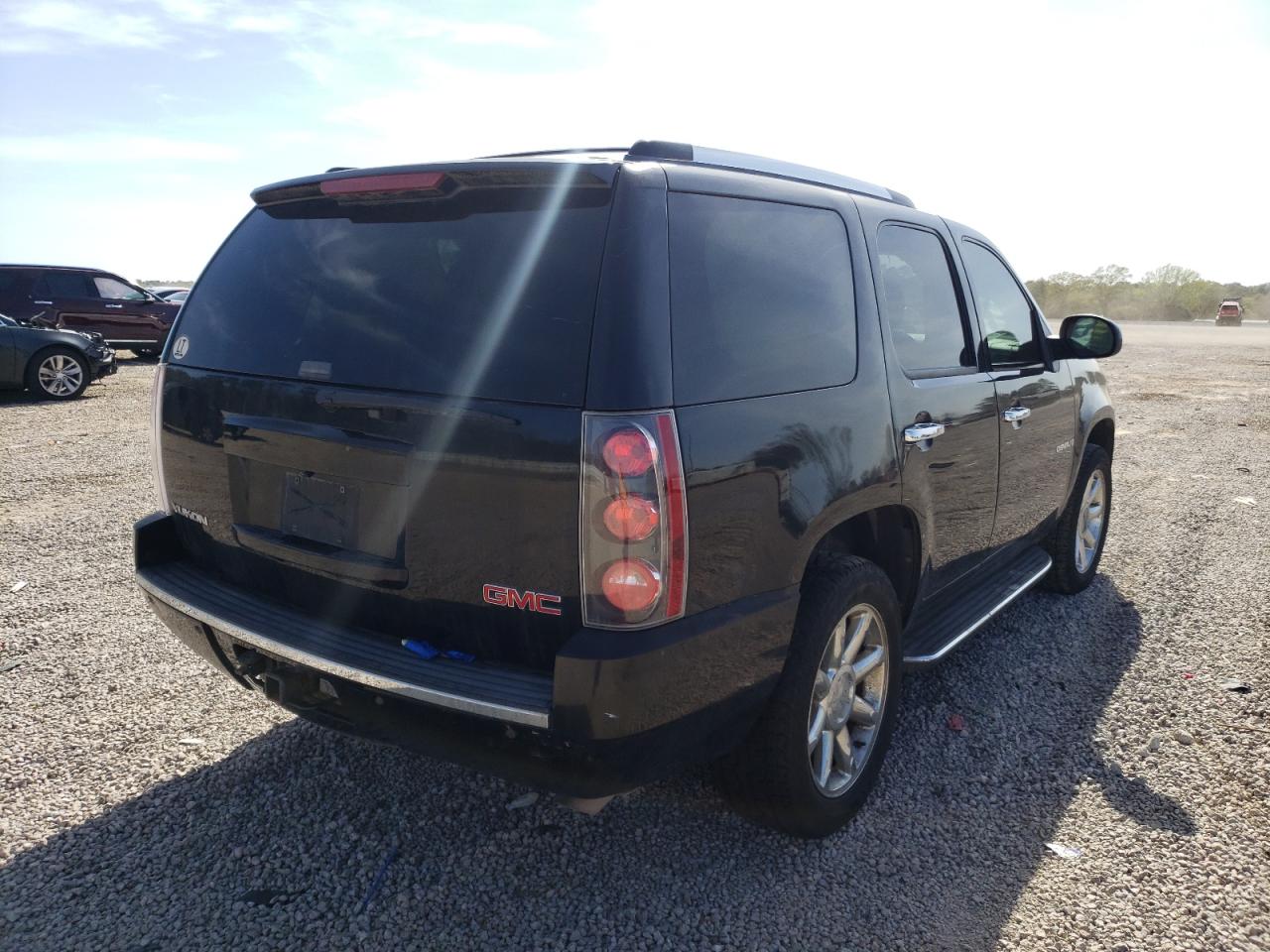 Photo 4 from auction – 2007 GMC YUKON DENA with VIN 1GKFK63827J381383
