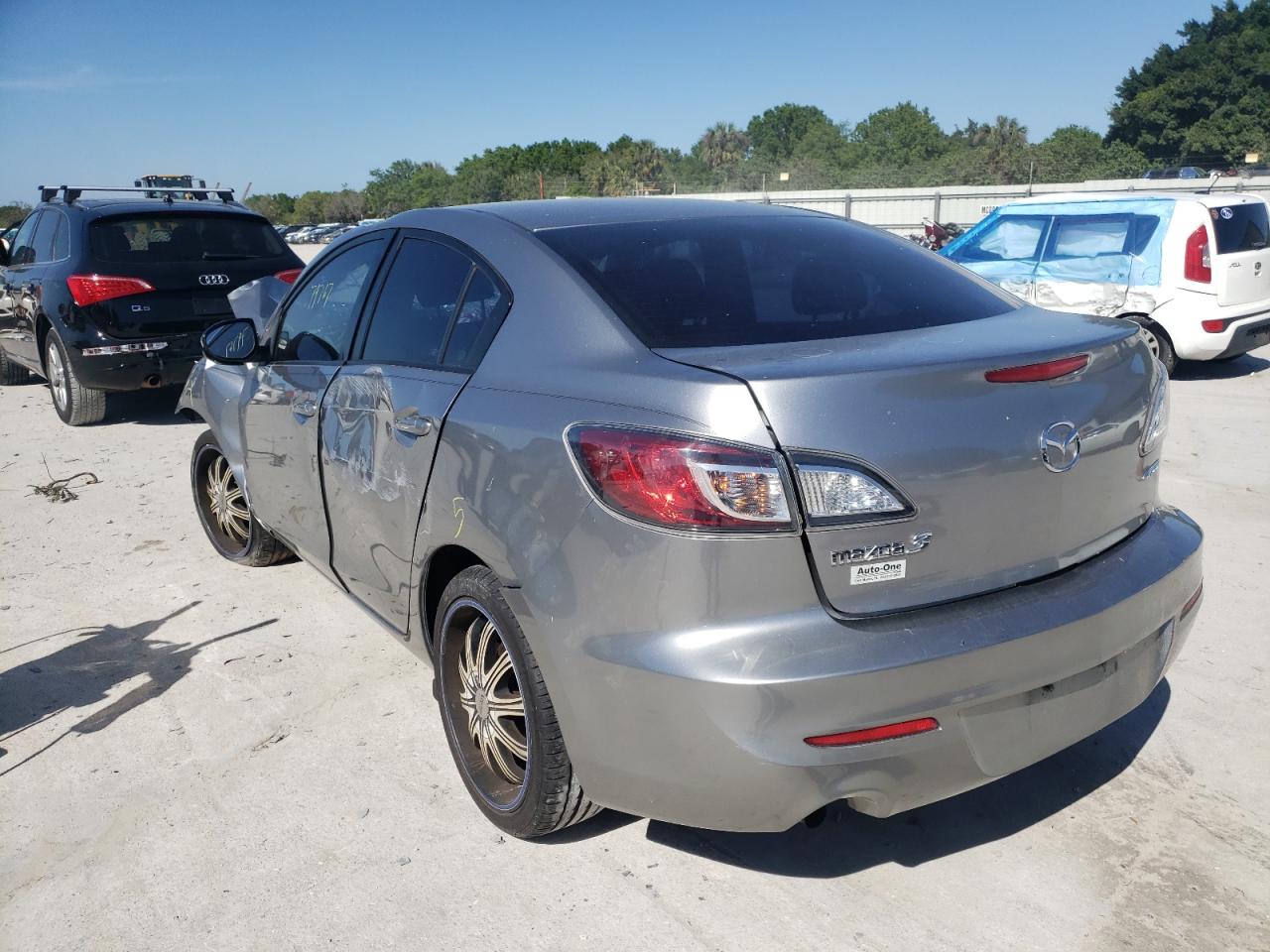 Photo 3 from auction – 2013 MAZDA 3 I with VIN JM1BL1U79D1712164