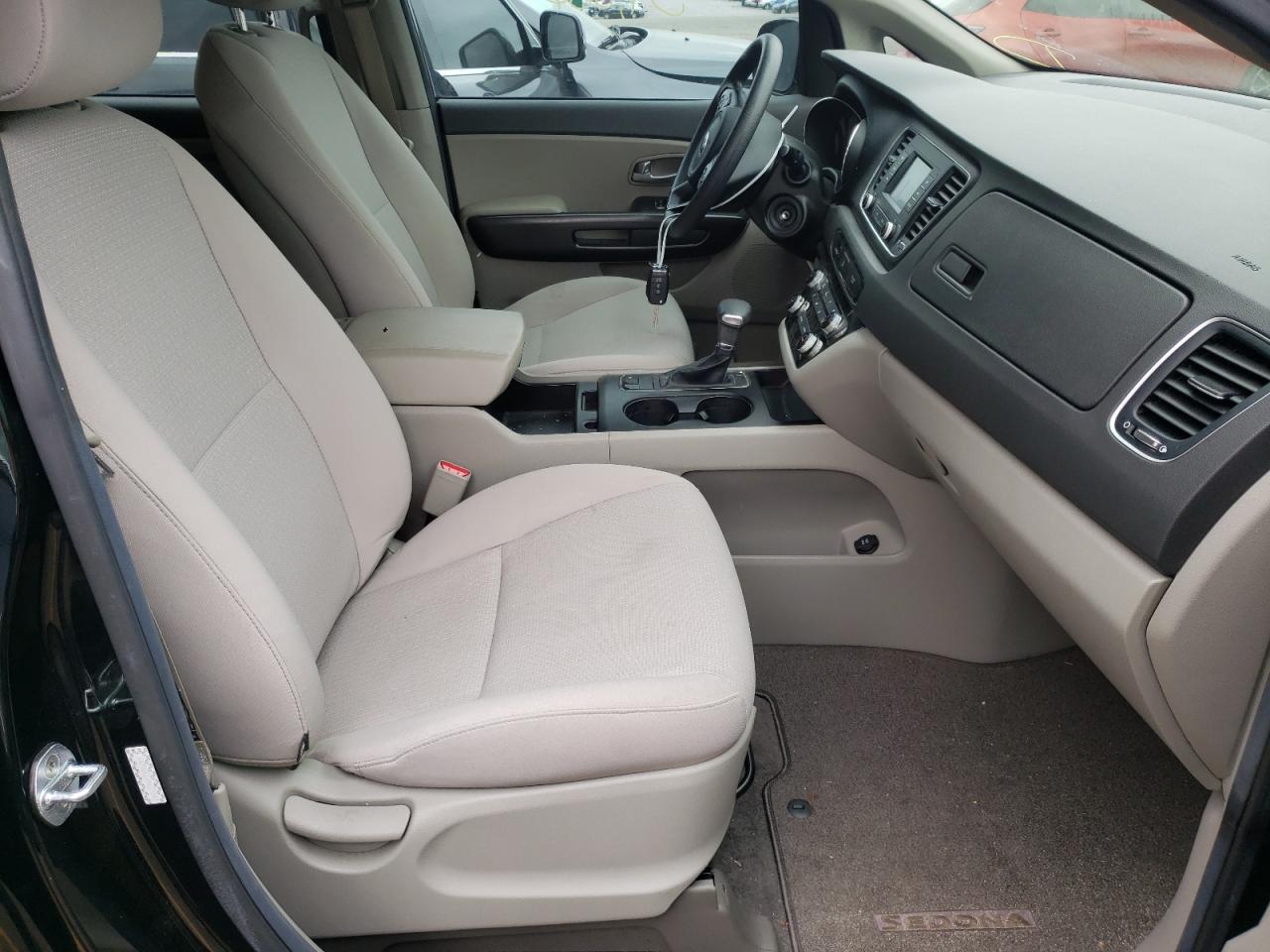 Photo 5 from auction – 2017 KIA SEDONA L with VIN KNDMA5C18H6279643