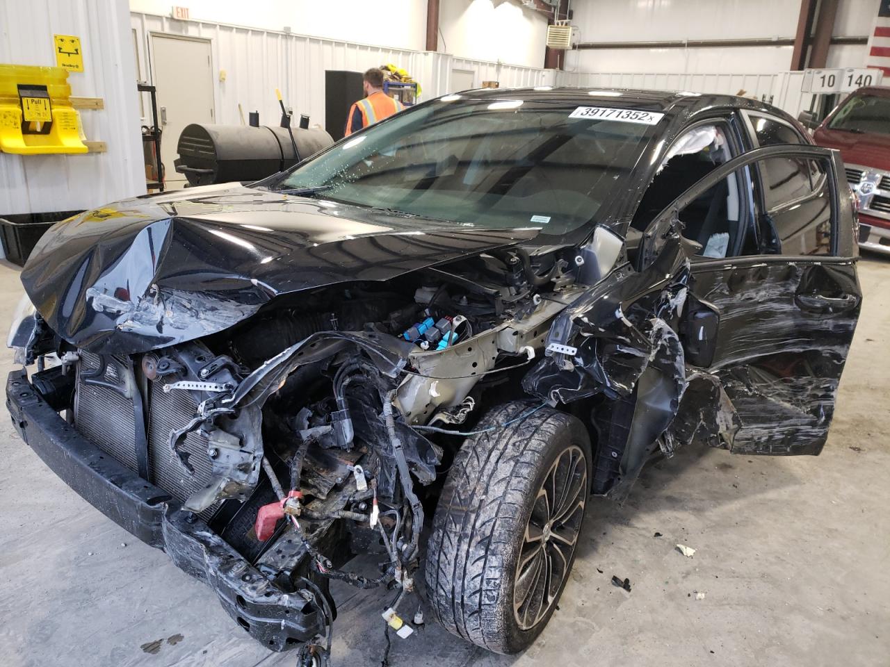 Photo 2 from auction – 2014 TOYOTA COROLLA L with VIN 2T1BURHE7EC079164