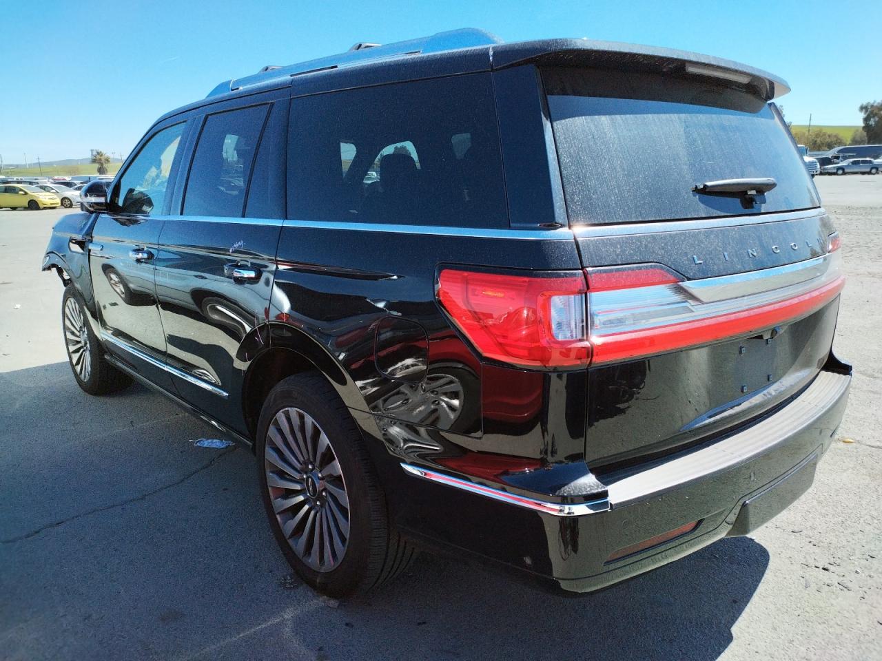 Photo 3 from auction – 2019 LINCOLN NAVIGATOR with VIN 5LMJJ2LT0KEL26401
