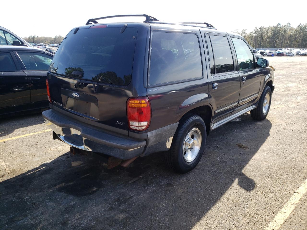 Photo 4 from auction – 2001 FORD EXPLORER X with VIN 1FMZU63E81ZA46805