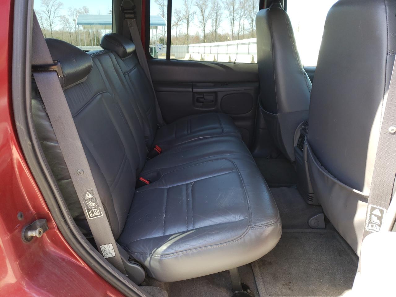 Photo 6 from auction – 2000 FORD EXPLORER X with VIN 1FMDU73EXYZA45018
