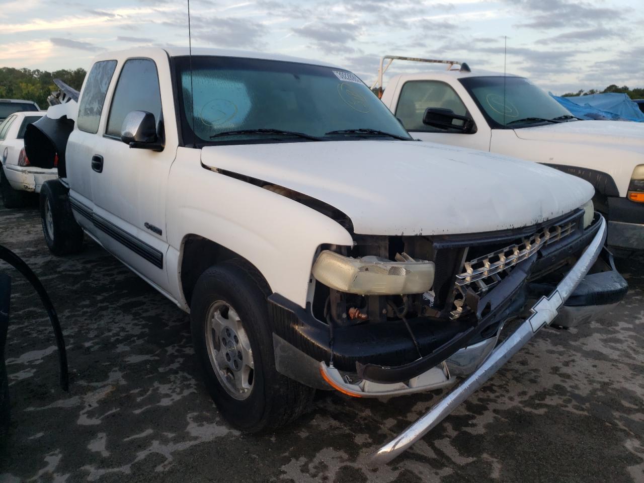CHEVROLET SILVERADO 2000 with VIN 2GCEC19T5Y1407523 - Photo from auction