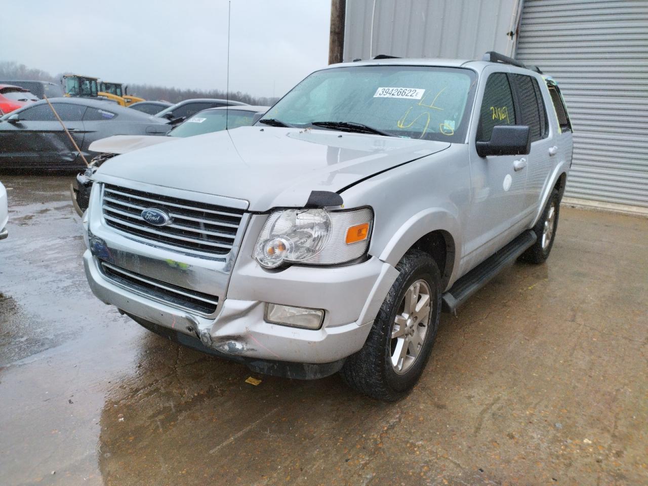 Photo 2 from auction – 2009 FORD EXPLORER X with VIN 1FMEU63E99UA26151