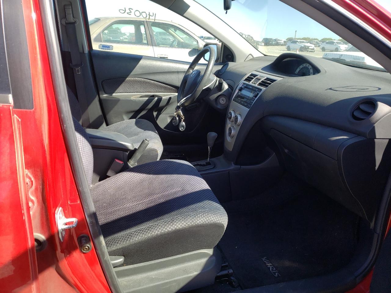 Photo 5 from auction – 2007 TOYOTA YARIS with VIN JTDBT923571025525