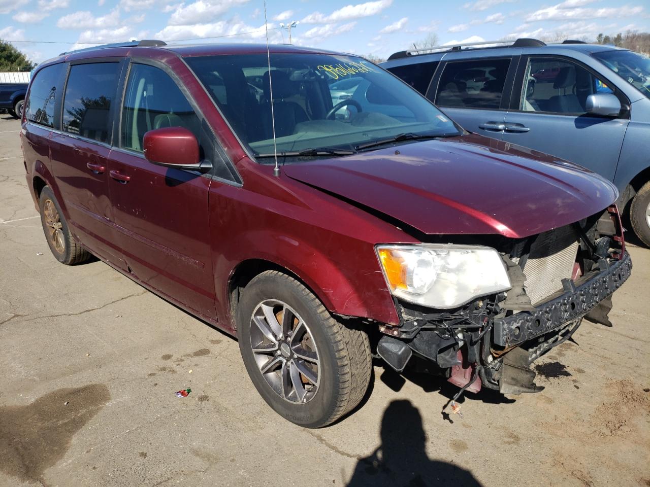 DODGE GRAND CARA 2017 with VIN 2C4RDGCG1HR666525 - Photo from auction