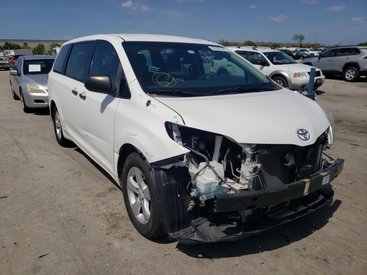 TOYOTA SIENNA BAS 2012 с VIN 5TDKA3DC1CS011926 - Фото с аукциона