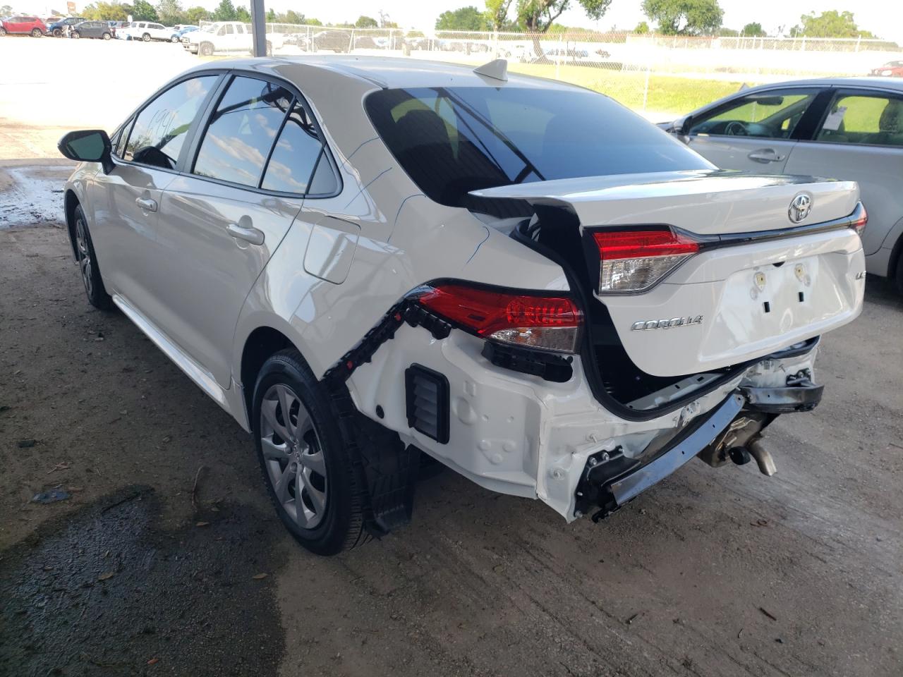 Photo 3 from auction – 2022 TOYOTA COROLLA LE with VIN 5YFEPMAE1NP297179