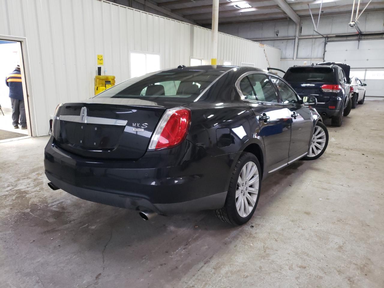 Photo 4 from auction – 2011 LINCOLN MKS with VIN 1LNHL9ER3BG602385
