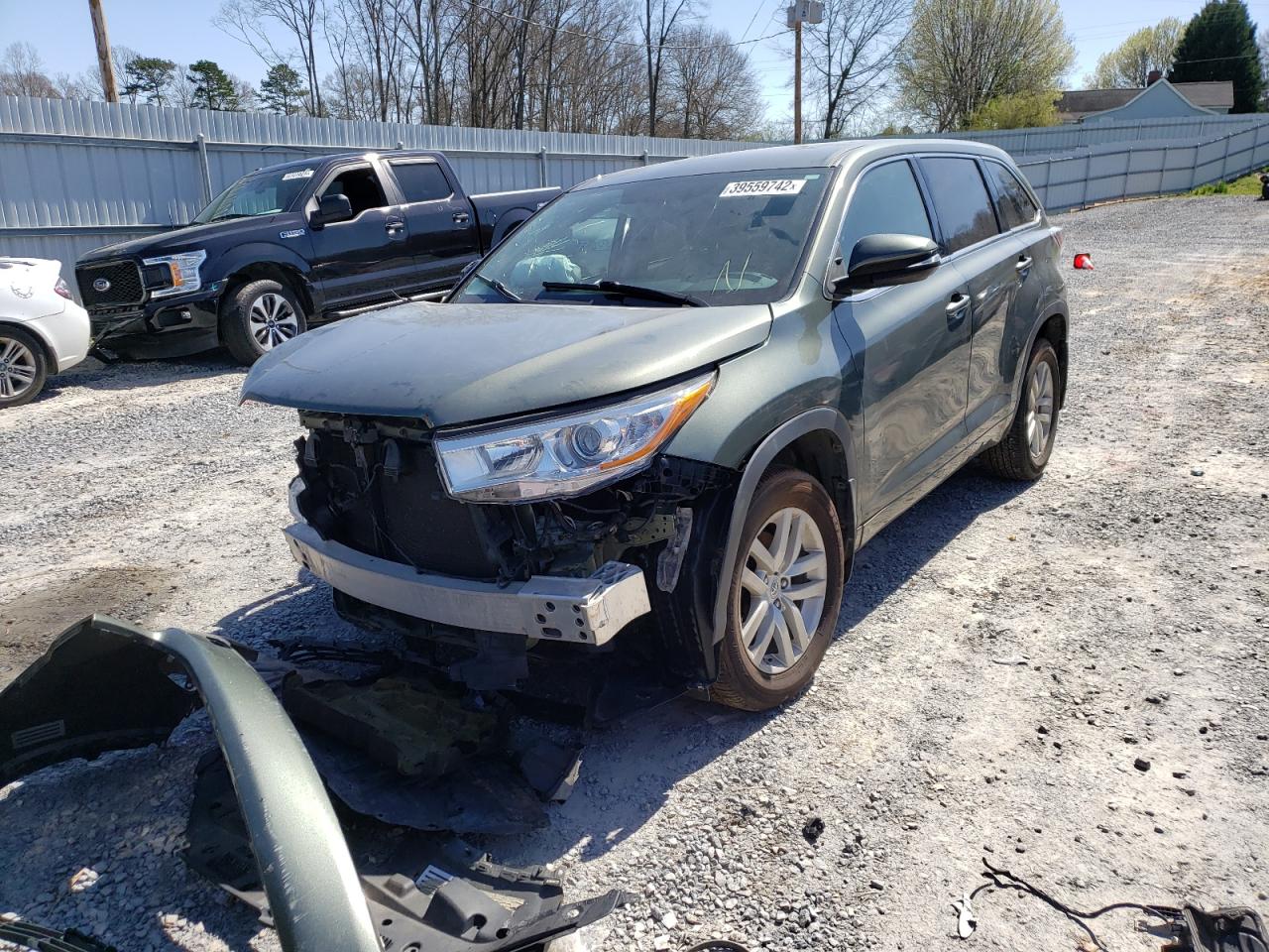 Photo 2 from auction – 2015 TOYOTA HIGHLANDER with VIN 5TDBKRFH6FS097358