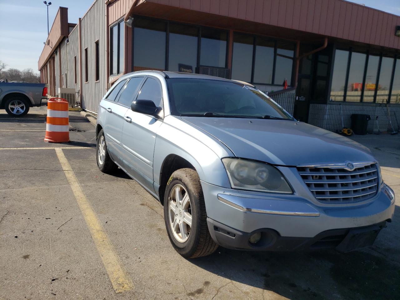 CHRYSLER PACIFICA 2005 with VIN 2C8GM68435R663040 - Photo from auction