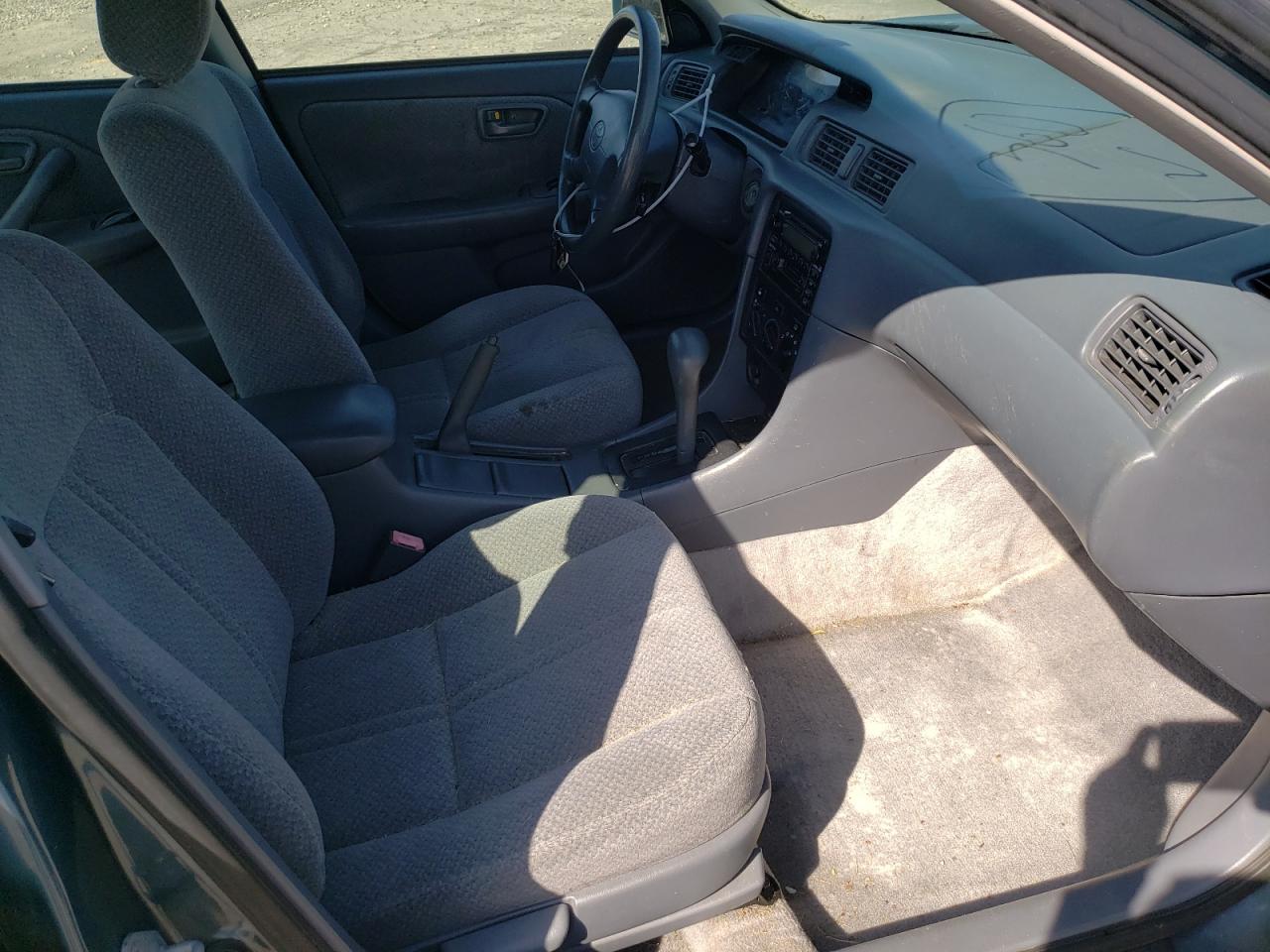 Photo 5 from auction – 2000 TOYOTA CAMRY CE with VIN 4T1BG22K7YU756665