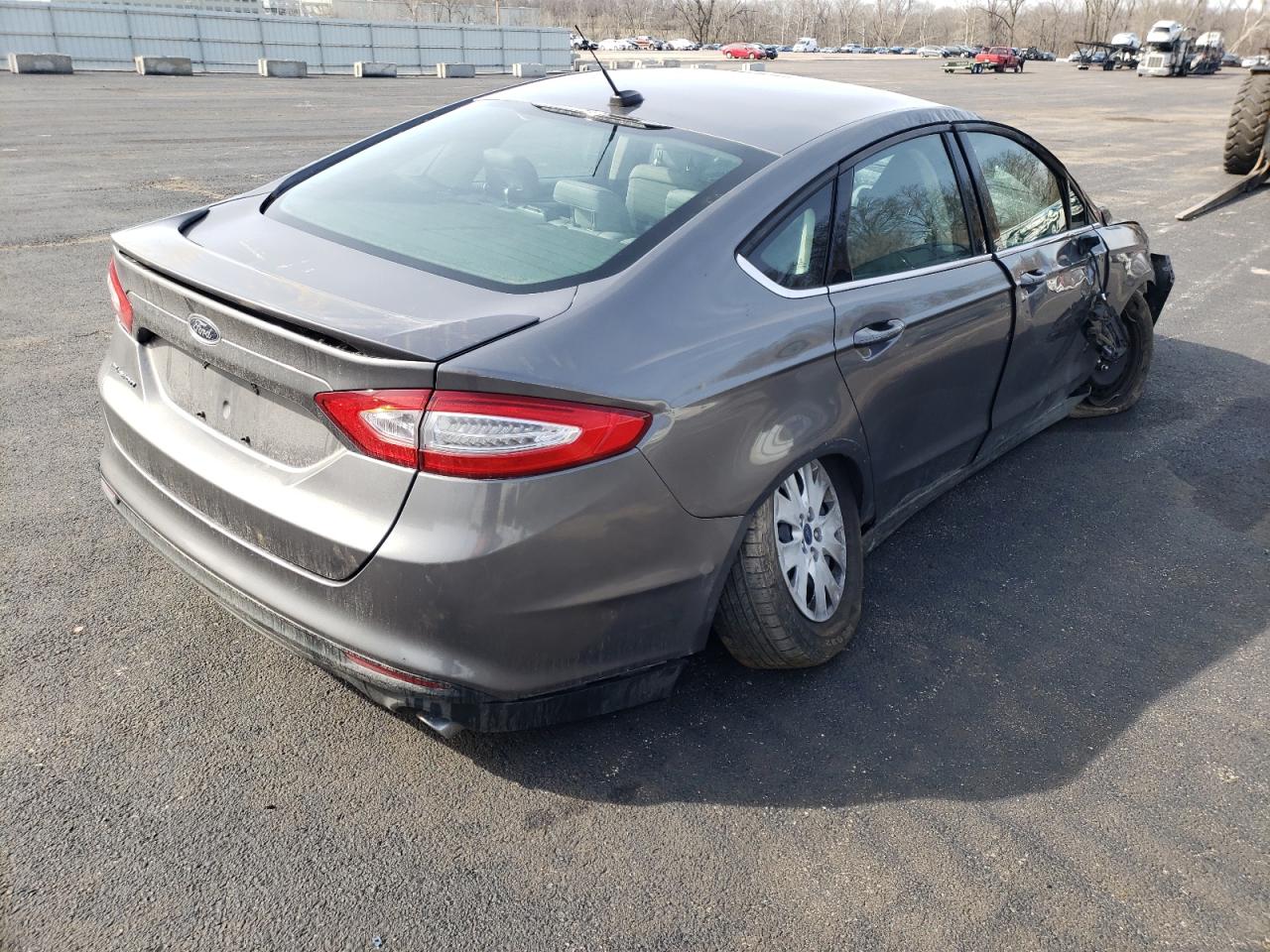 Photo 4 from auction – 2013 FORD FUSION S with VIN 3FA6P0G75DR114015