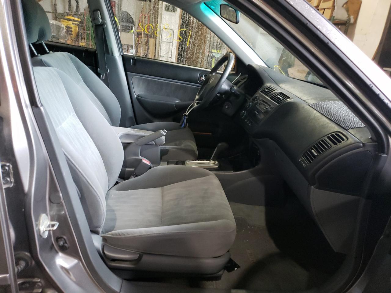Photo 5 from auction – 2005 HONDA CIVIC LX with VIN 2HGES16685H630144