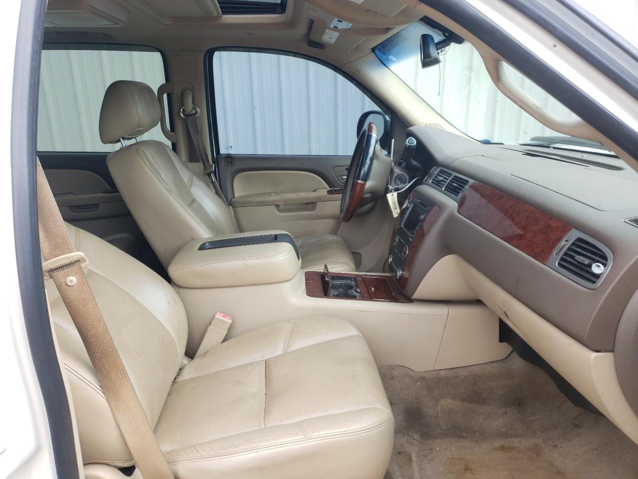 Photo 5 from auction – 2010 CHEVROLET AVALANCHE with VIN 3GNVKGE0XAG240209