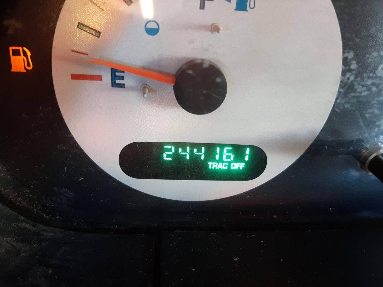 Photo 8 from auction – 2002 CHRYSLER VOYAGER with VIN 1C4GJ25B32B587898