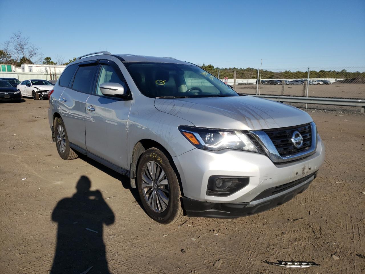 NISSAN PATHFINDER 2019 with VIN 5N1DR2MM2KC629949 - Photo from auction