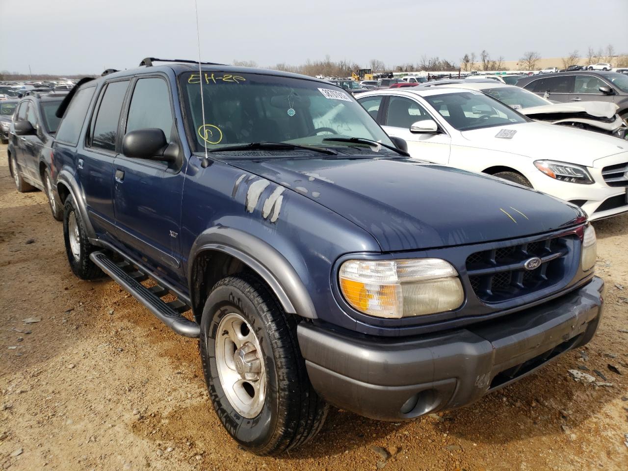 FORD EXPLORER X 2000 with VIN 1FMZU83P1YZC03498 - Photo from auction
