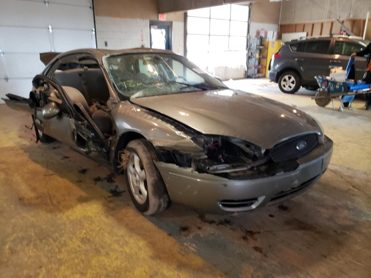FORD TAURUS SE 2004 with VIN 1FAFP53UX4A126048 - Photo from auction
