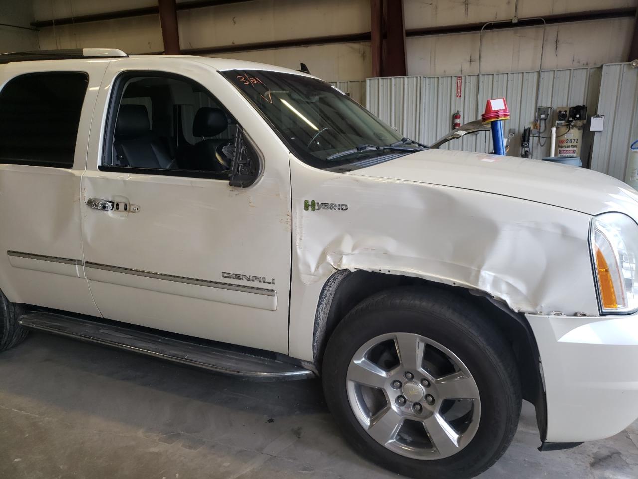 Photo 9 from auction – 2011 GMC YUKON DENA with VIN 1GKS2GEJ7BR279950