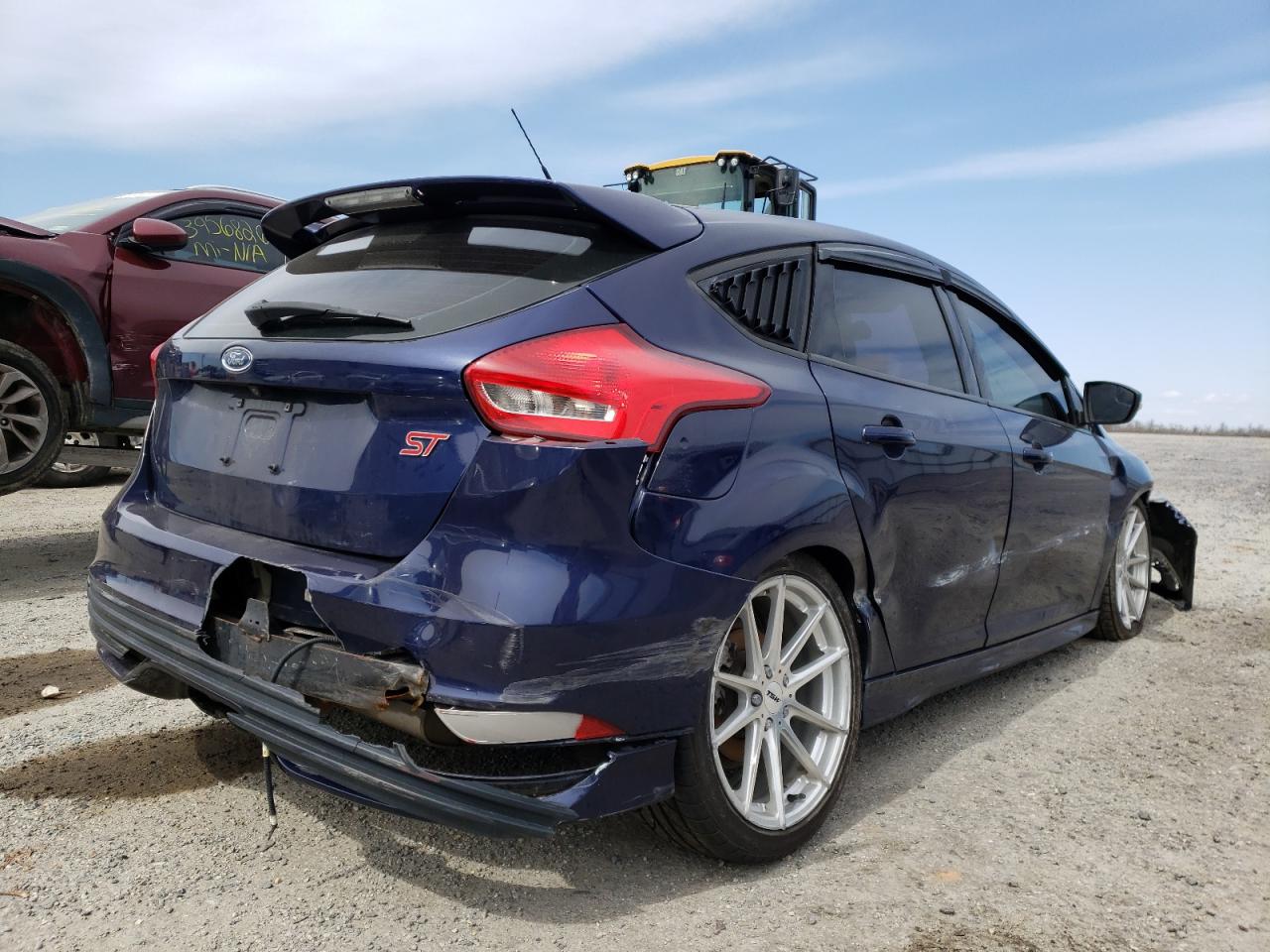 Photo 4 from auction – 2017 FORD FOCUS ST with VIN 1FADP3L9XHL215409
