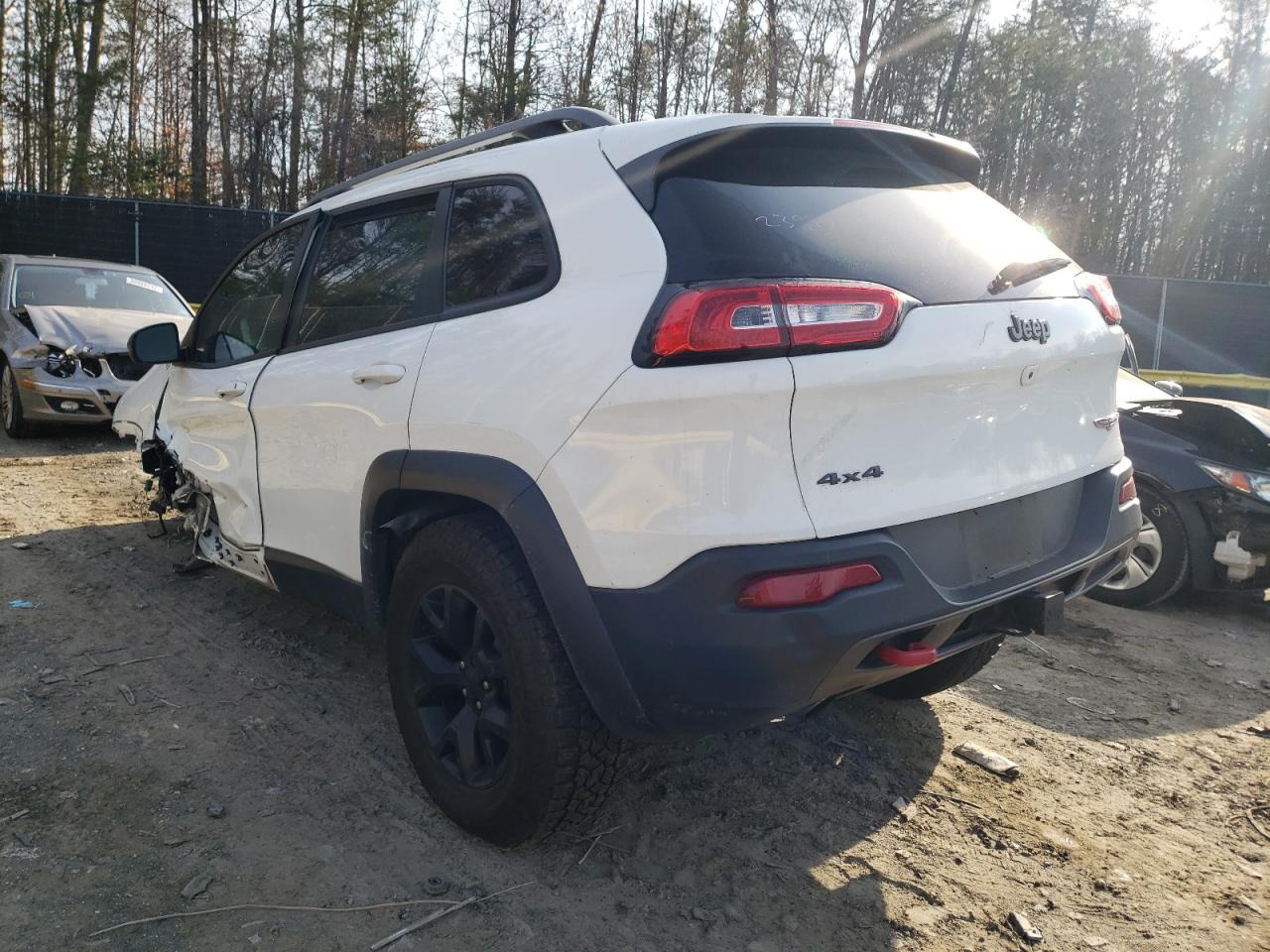 Photo 3 from auction – 2015 JEEP CHEROKEE T with VIN 1C4PJMBB4FW654135