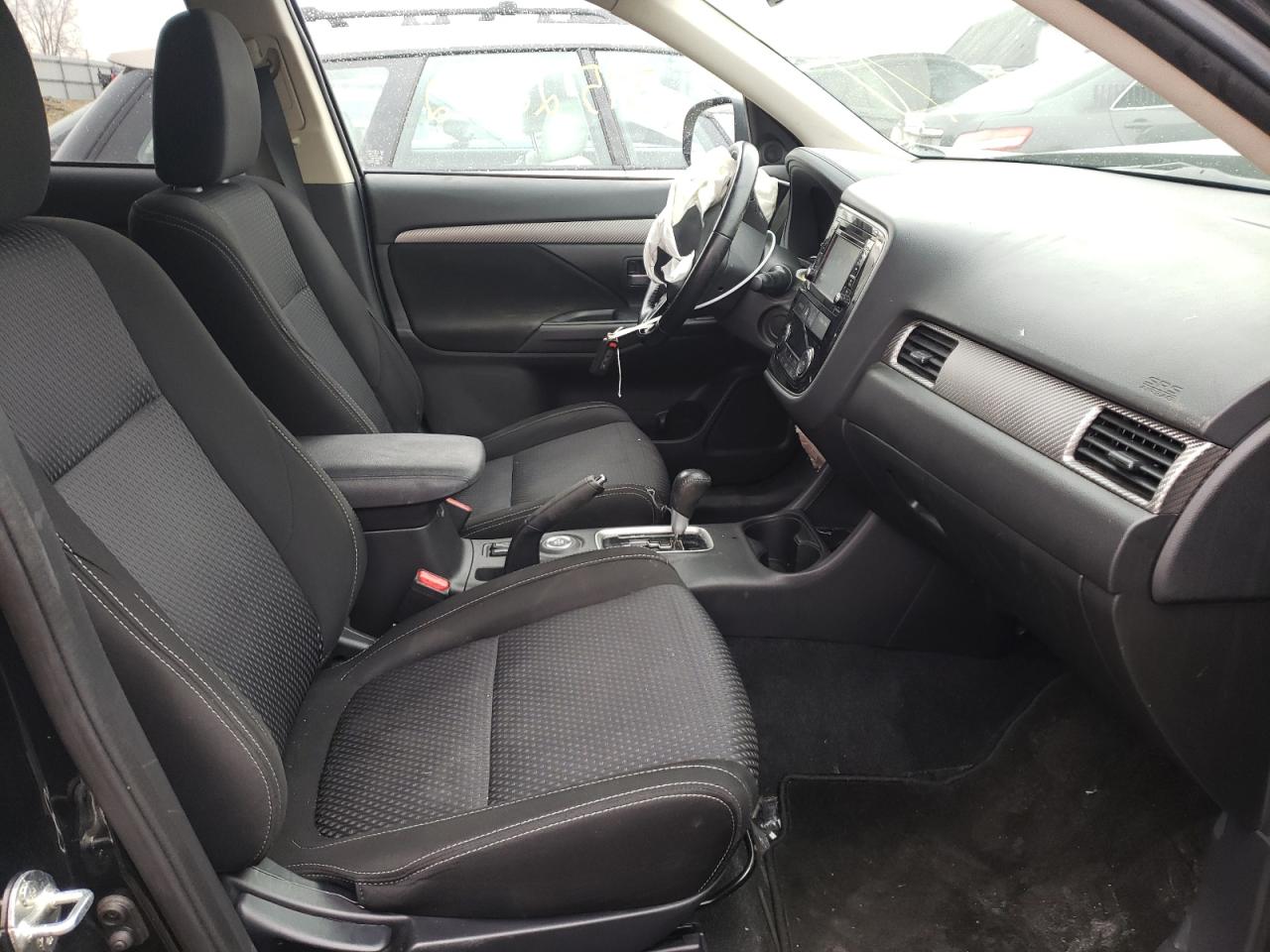 Photo 5 from auction – 2016 MITSUBISHI OUTLANDER with VIN JA4AZ3A38GZ010151