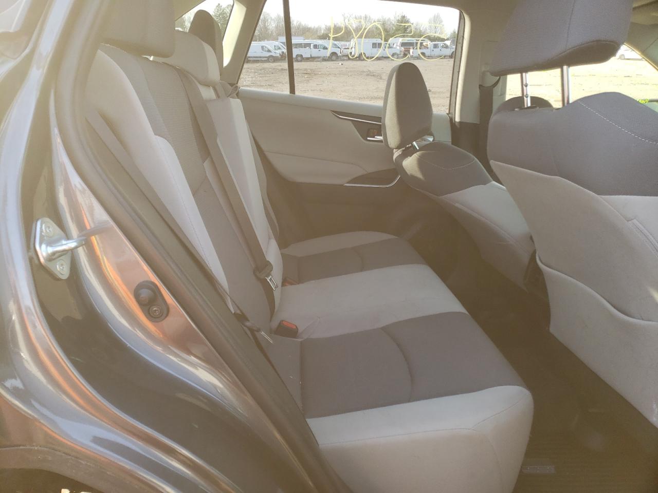 Photo 6 from auction – 2019 TOYOTA RAV4 XLE with VIN JTMP1RFV0KD503686