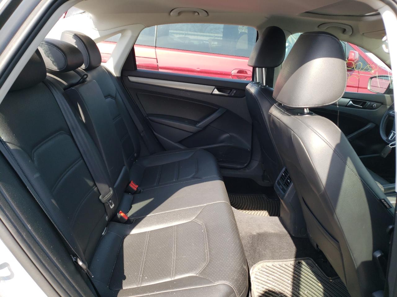 Photo 6 from auction – 2014 VOLKSWAGEN PASSAT SE with VIN 1VWBS7A34EC052383