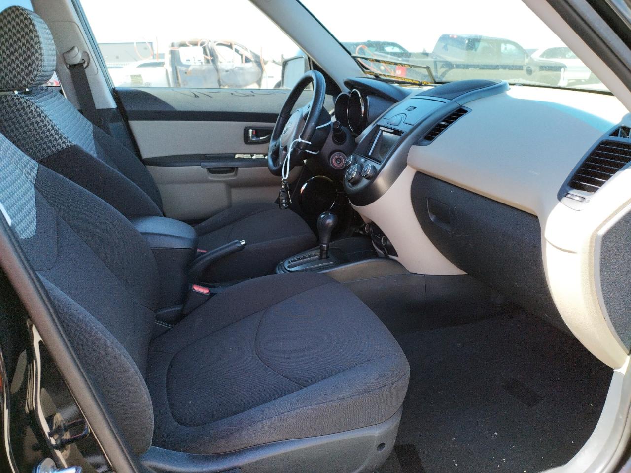 Photo 5 from auction – 2010 KIA SOUL with VIN KNDJT2A2XA7176361