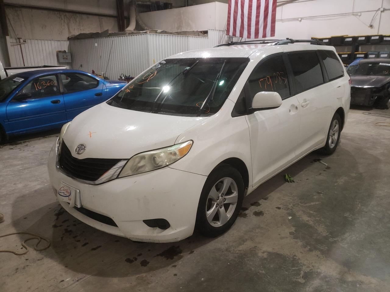 Photo 2 from auction – 2012 TOYOTA SIENNA LE with VIN 5TDKK3DC9CS223714