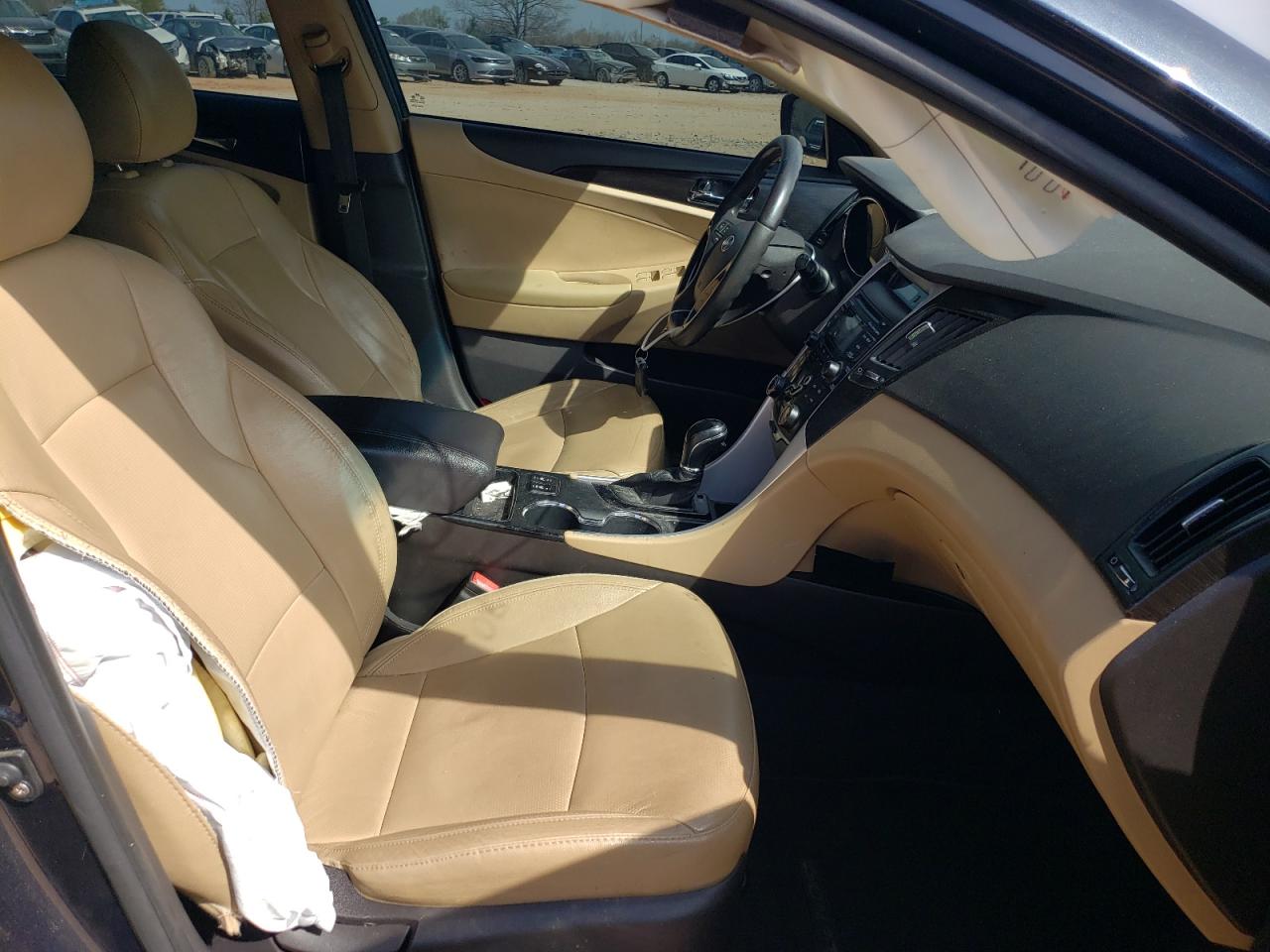 Photo 5 from auction – 2012 HYUNDAI SONATA SE with VIN 5NPEC4AC3CH351067