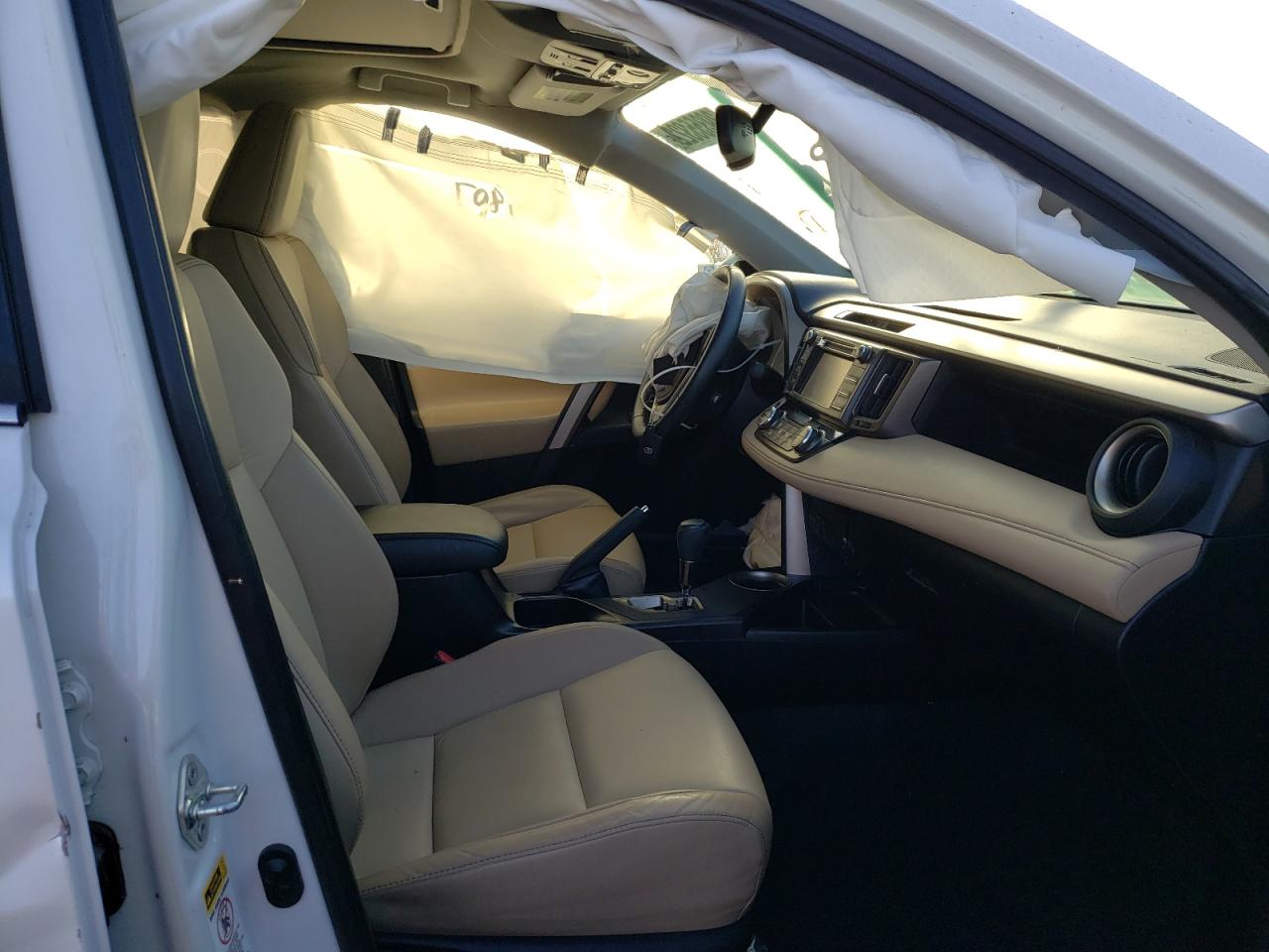 Photo 5 from auction – 2014 TOYOTA RAV4 LIMIT with VIN 2T3YFREV3EW127306