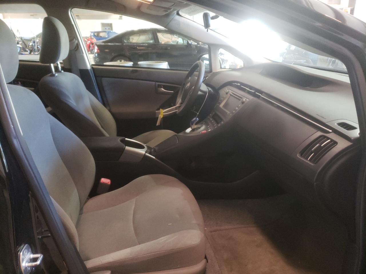 Photo 5 from auction – 2012 TOYOTA PRIUS with VIN JTDKN3DU6C5462658