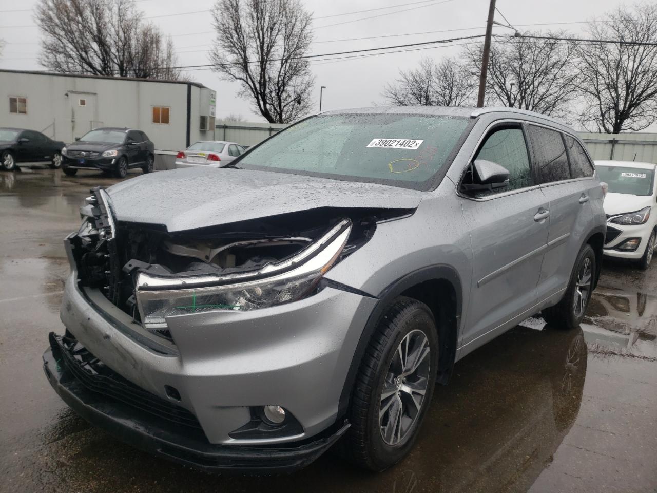 Photo 2 from auction – 2016 TOYOTA HIGHLANDER with VIN 5TDJKRFH9GS230109