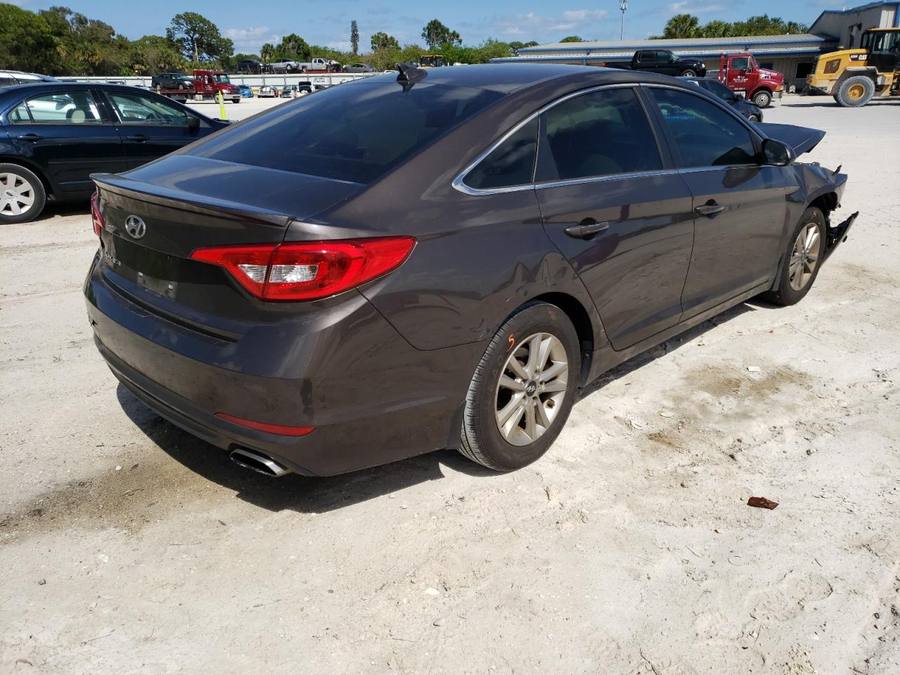 Photo 4 from auction – 2016 HYUNDAI SONATA SE with VIN 5NPE24AF5GH303301
