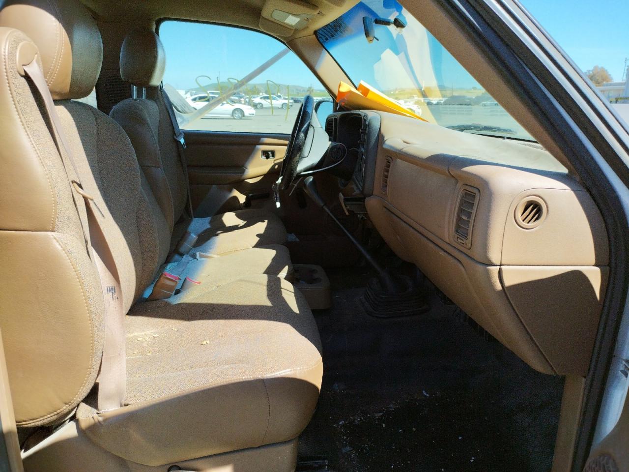 Photo 5 from auction – 2000 CHEVROLET SILVERADO with VIN 1GCEC14W5YZ225684