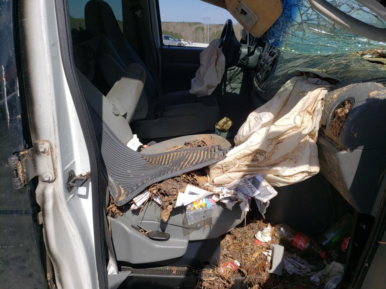 Photo 5 from auction – 2004 FORD ECONOLINE with VIN 1FBNE31L54HB08823