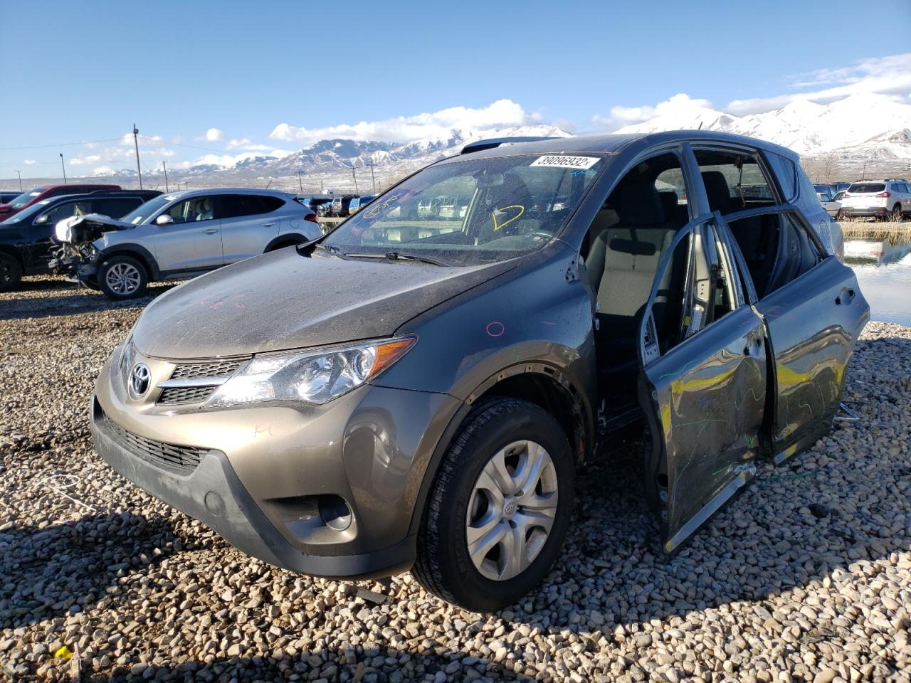 Photo 2 from auction – 2015 TOYOTA RAV4 LE with VIN JTMZFREV3FD056062