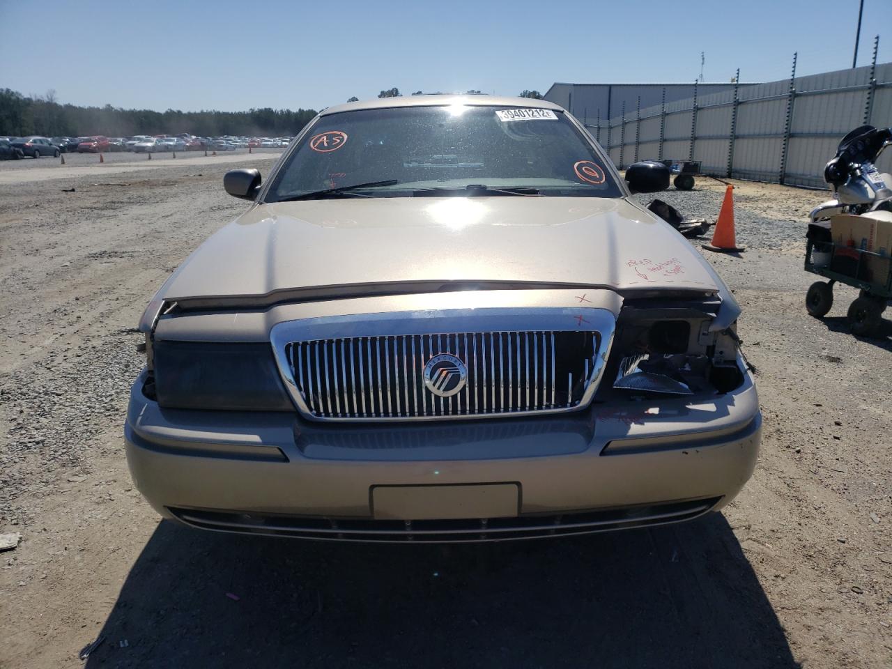 Photo 9 from auction – 2003 MERCURY GRAND MARQ with VIN 2MEFM75W33X693638