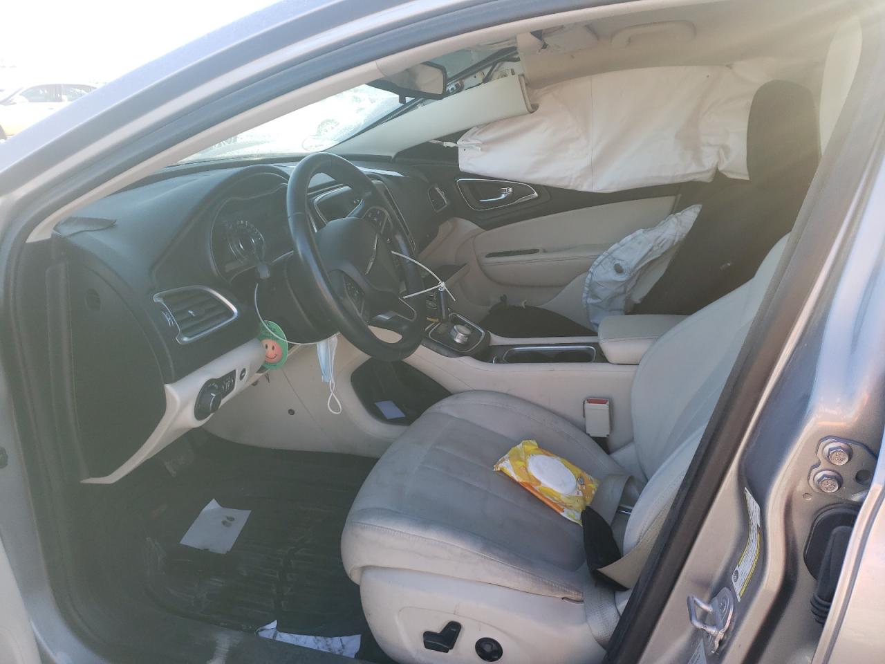 Photo 5 from auction – 2015 CHRYSLER 200 LIMITE with VIN 1C3CCCAB8FN525961