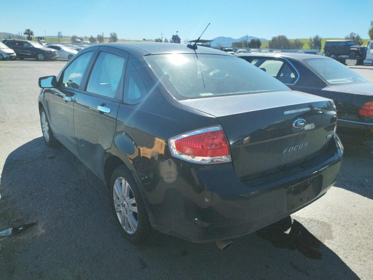 Photo 3 from auction – 2011 FORD FOCUS SEL with VIN 1FAHP3HN4BW150702