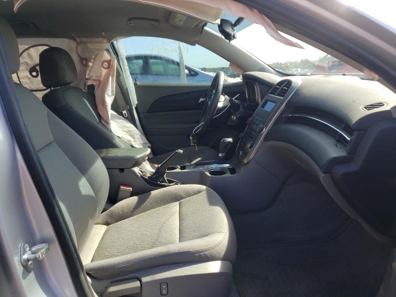 Photo 5 from auction – 2015 CHEVROLET MALIBU LS with VIN 1G11B5SLXFF197146