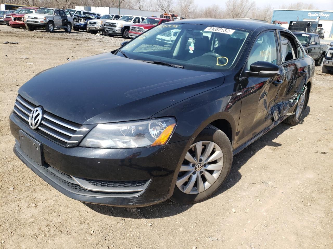 Photo 2 from auction – 2015 VOLKSWAGEN PASSAT S with VIN 1VWAT7A3XFC082353