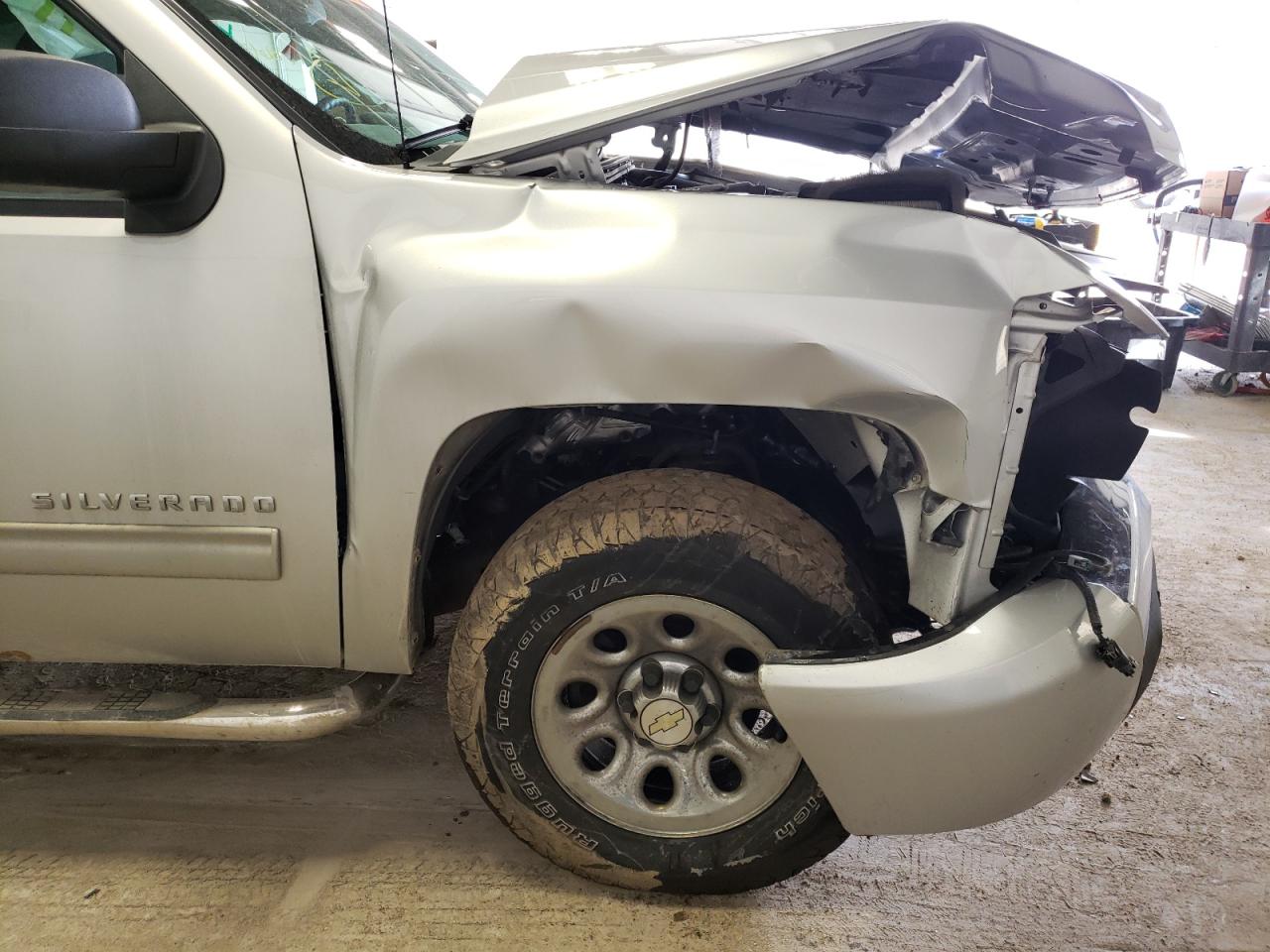 Photo 9 from auction – 2011 CHEVROLET SILVERADO with VIN 1GCRKREA2BZ364037