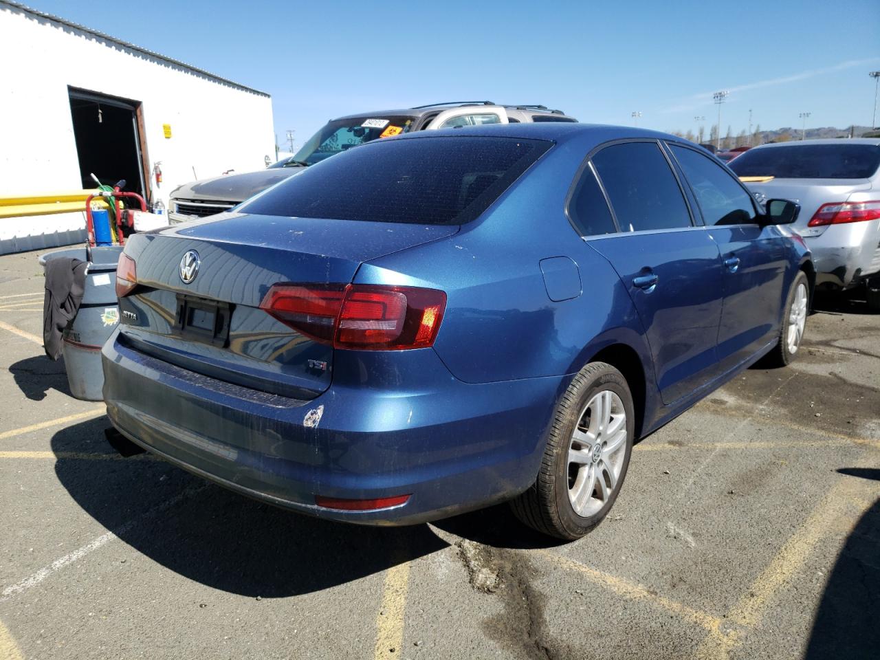 Photo 4 from auction – 2017 VOLKSWAGEN JETTA S with VIN 3VW2B7AJ8HM309790