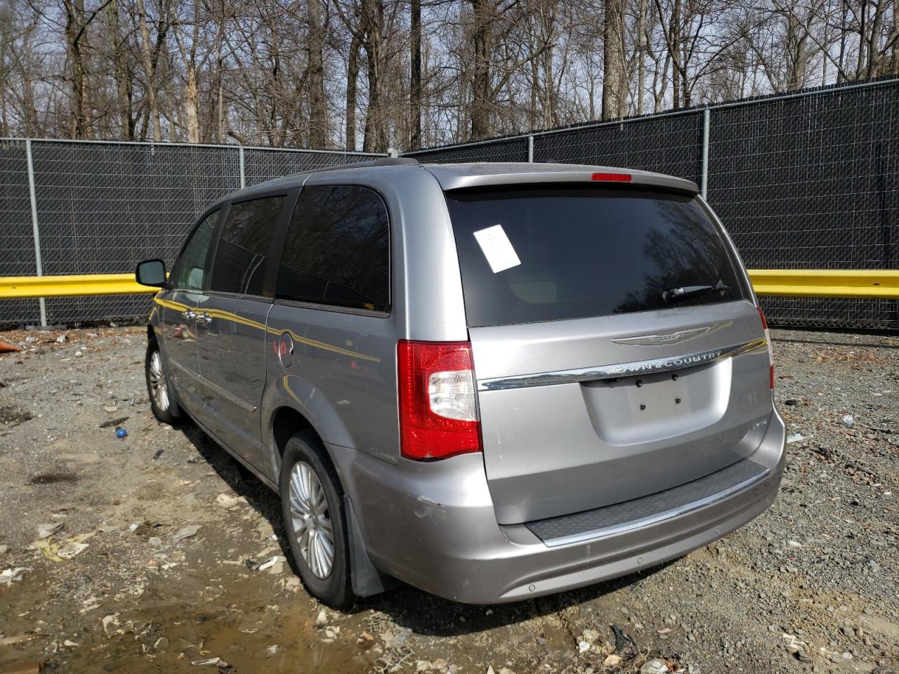 Photo 3 from auction – 2015 CHRYSLER TOWN & COU with VIN 2C4RC1GG4FR529117