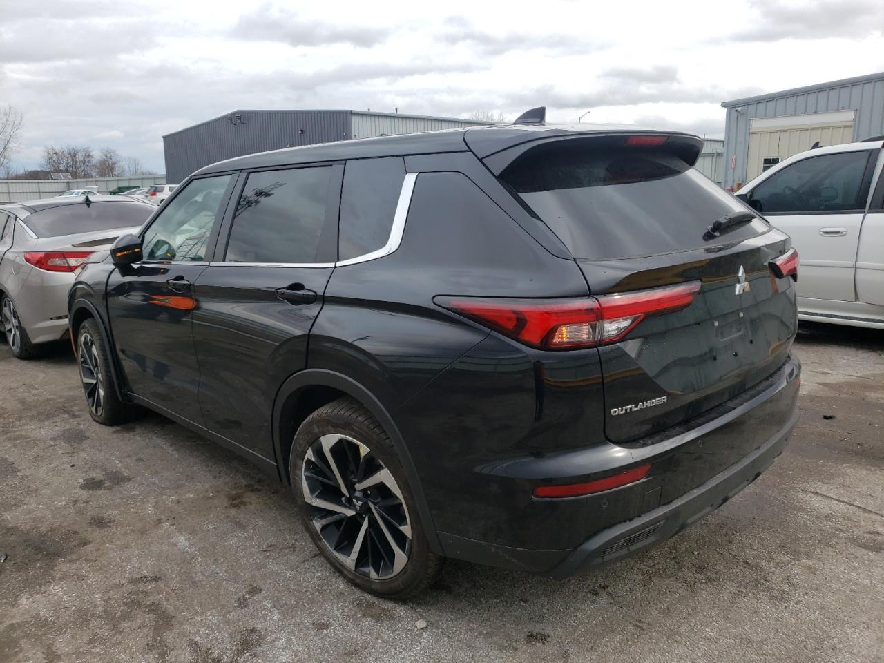 Photo 3 from auction – 2022 MITSUBISHI OUTLANDER with VIN JA4J4TA83NZ018780