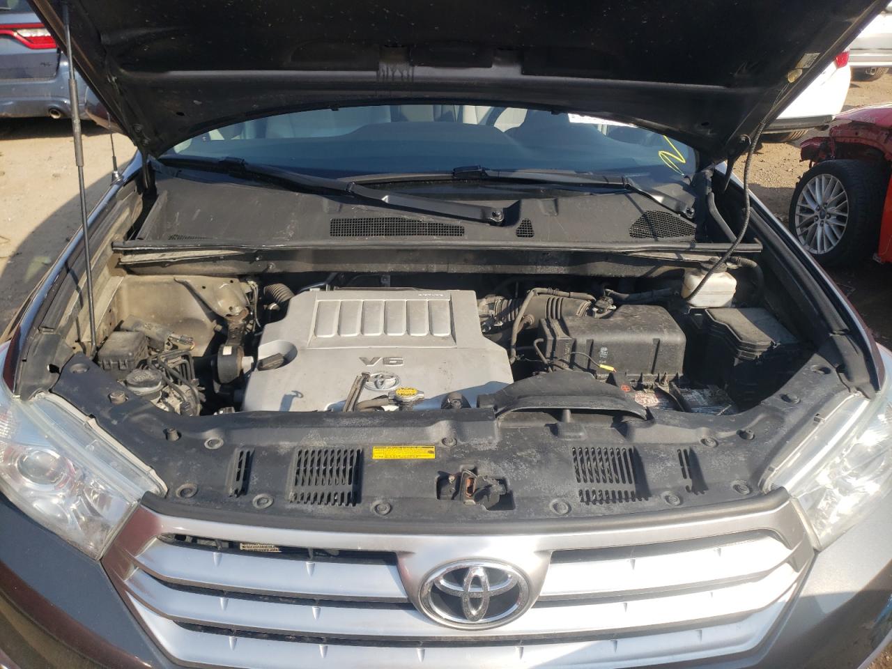 Photo 7 from auction – 2012 TOYOTA HIGHLANDER with VIN 5TDBK3EH2CS160000